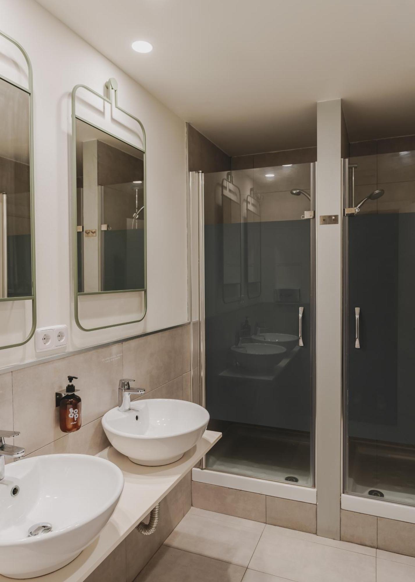 Piulet Hostel Barcelona Buitenkant foto